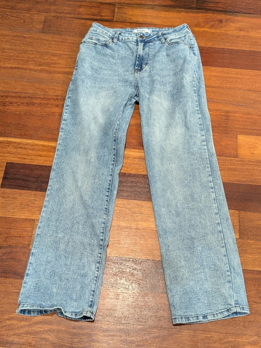 Refrain Classic Light Wash Straight Leg Jeans